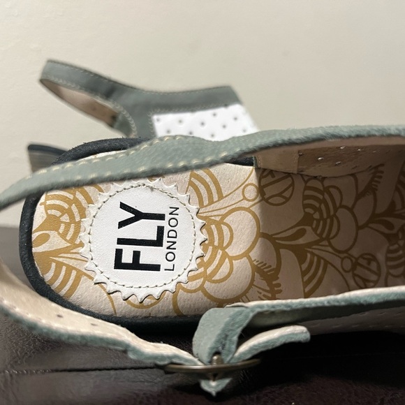 Fly London "Yile" Perforated Leather Wedge Size 7.5-8 - Picture 2 of 12